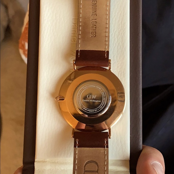 Daniel Wellington Rose Gold Leather Watch - Picture 2 of 4